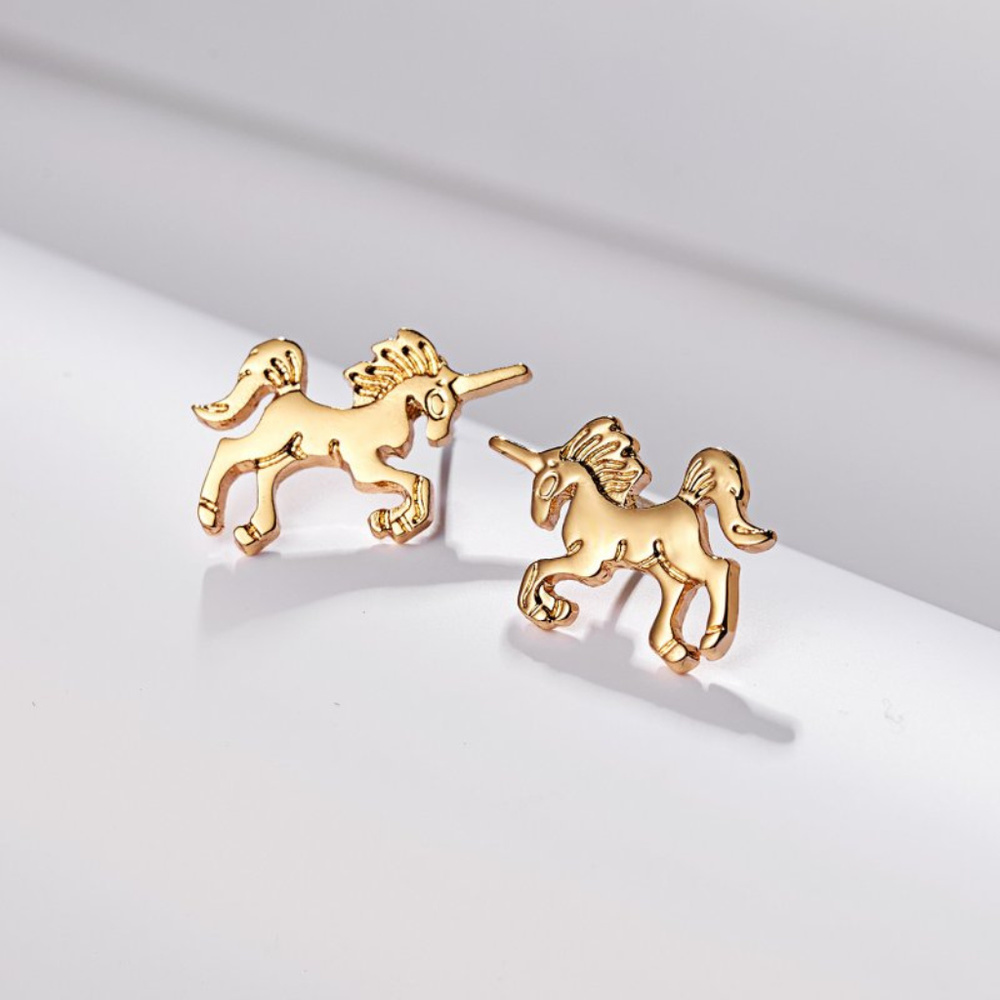 😍 SUPER CUTE Goldtone Unicorn Stud Earrings 😍